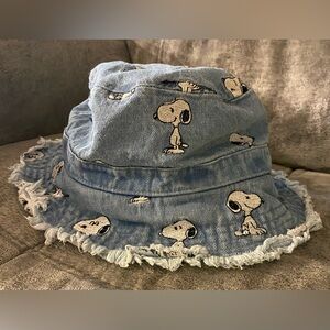 American Eagle Peanuts Snoopy Embroidered Denim Bucket Hat